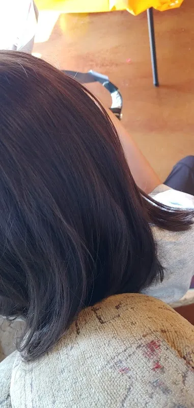Strands Salon And Spa