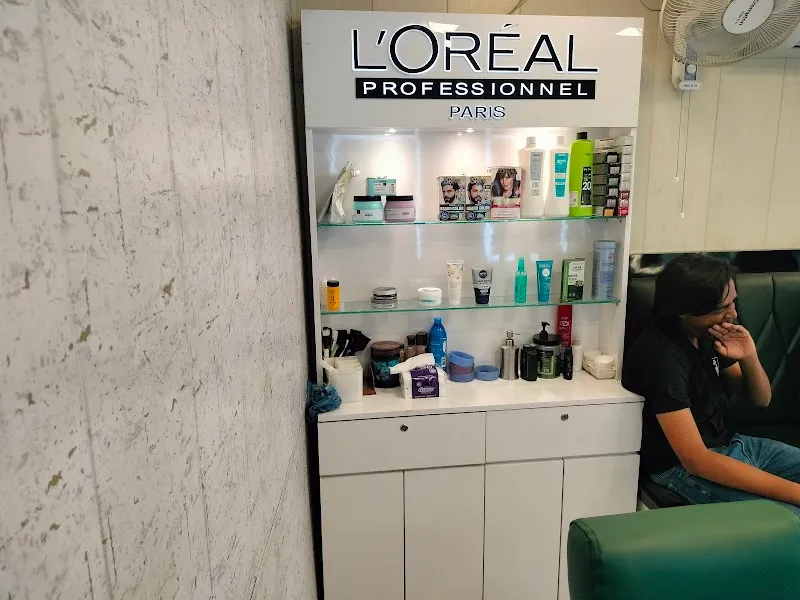 Razor's unisex salon