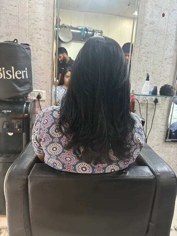 Razor's unisex salon