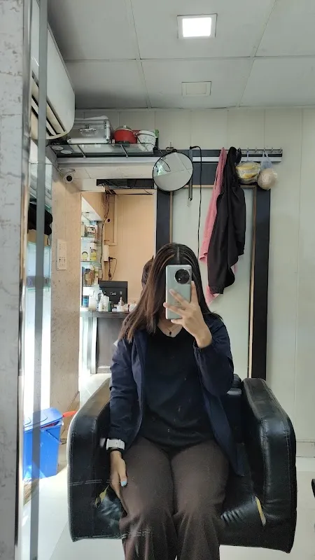 Razor's unisex salon
