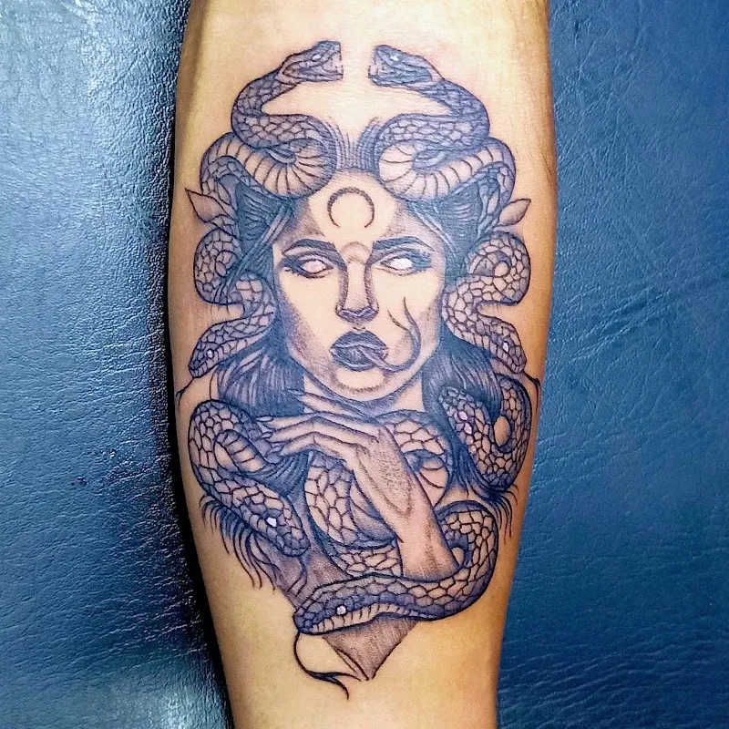 Ronik tattoo studio