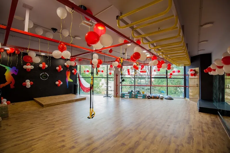 ICONIC FITNESS KORAMANGALA 1st BLOCK - Largest fitness chain in Bangalore | Best Rated | Unisex Fitness Centers | Gx Studios