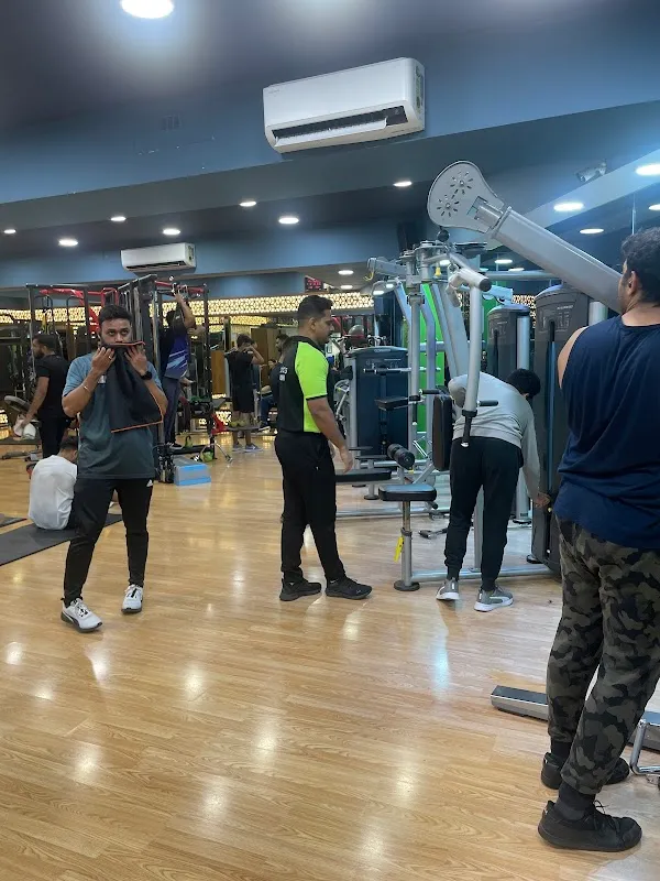 ICONIC FITNESS KORAMANGALA 1st BLOCK - Largest fitness chain in Bangalore | Best Rated | Unisex Fitness Centers | Gx Studios