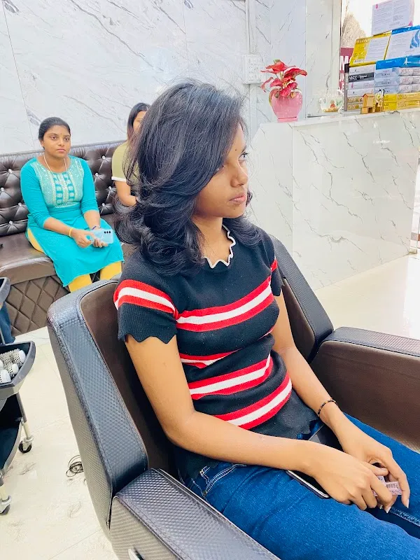 Moon unisex salon sg