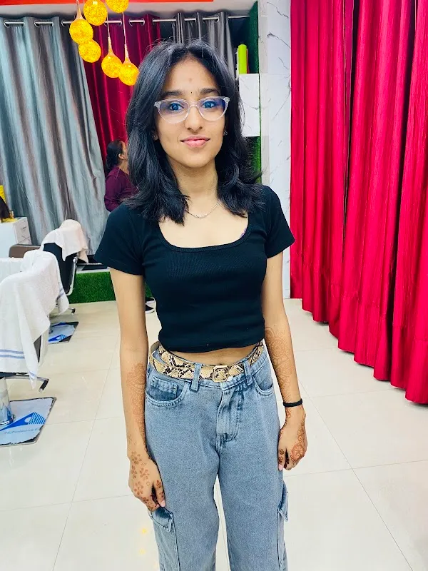 Moon unisex salon sg