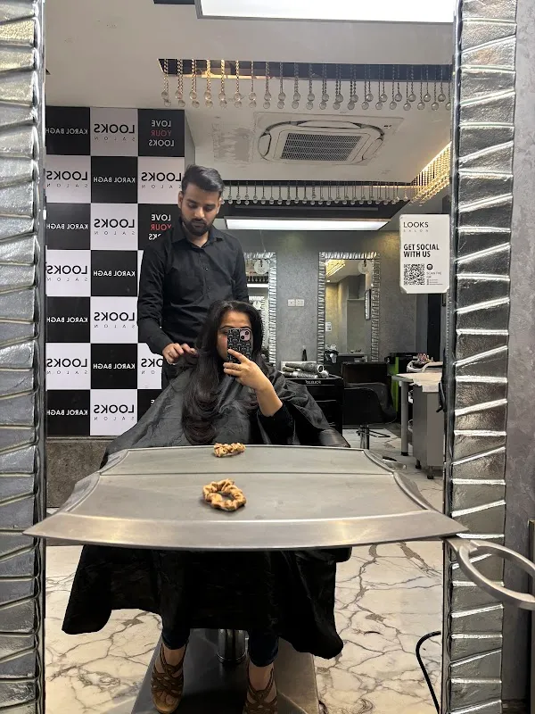 LOOKS Salon, Karol Bagh