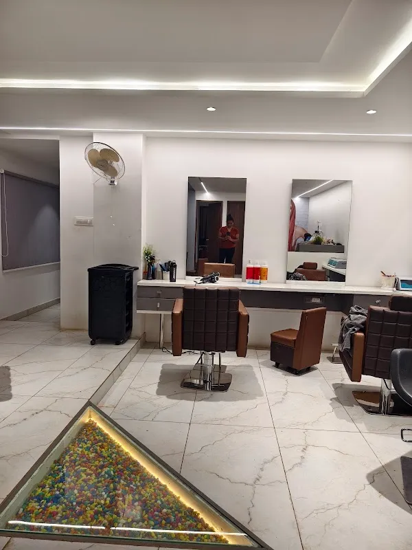 Laavish Saloon