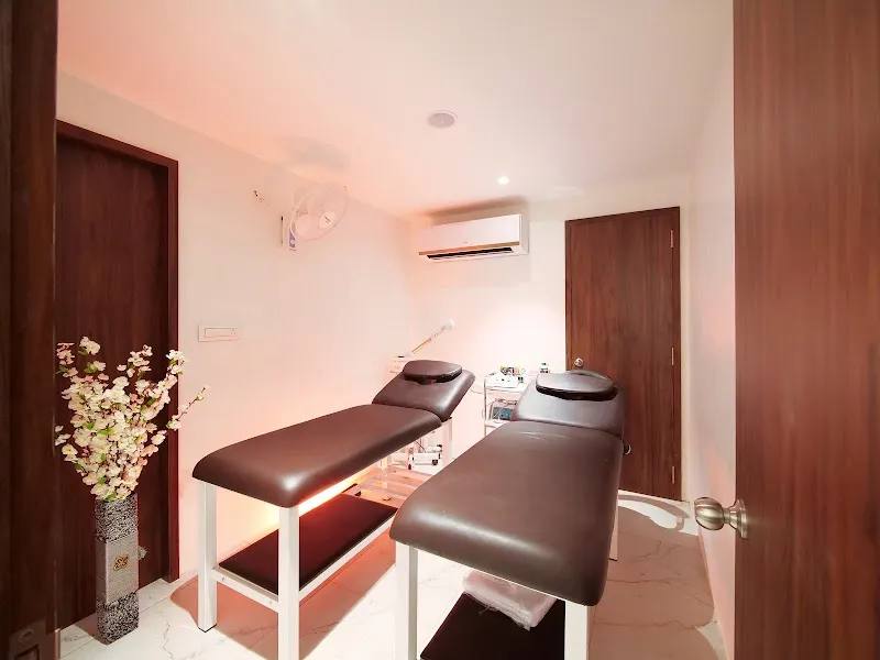 Laavish Saloon