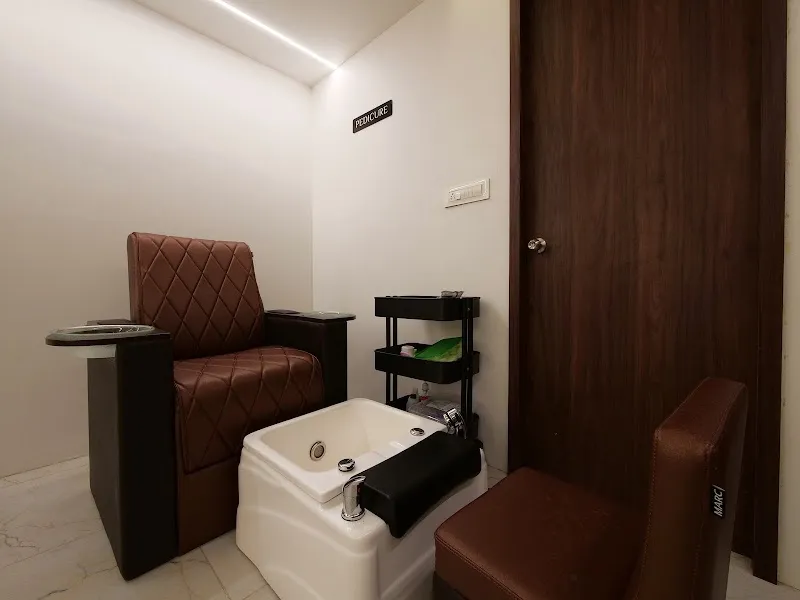 Laavish Saloon
