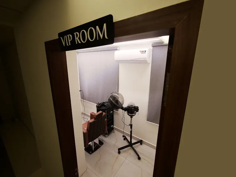 Laavish Saloon