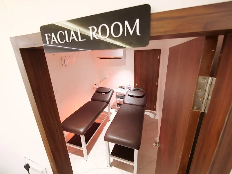 Laavish Saloon