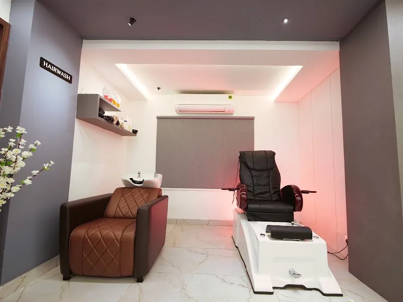Laavish Saloon