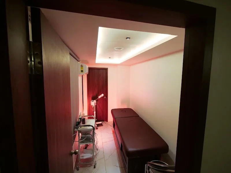 Laavish Saloon