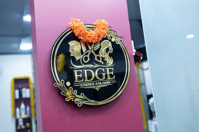 Edge Unisex Saloon