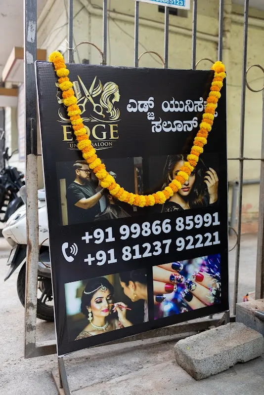 Edge Unisex Saloon