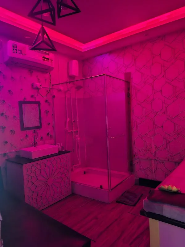 Rose Wine Thai Spa Salt Lake | Best Spa in Kolkata