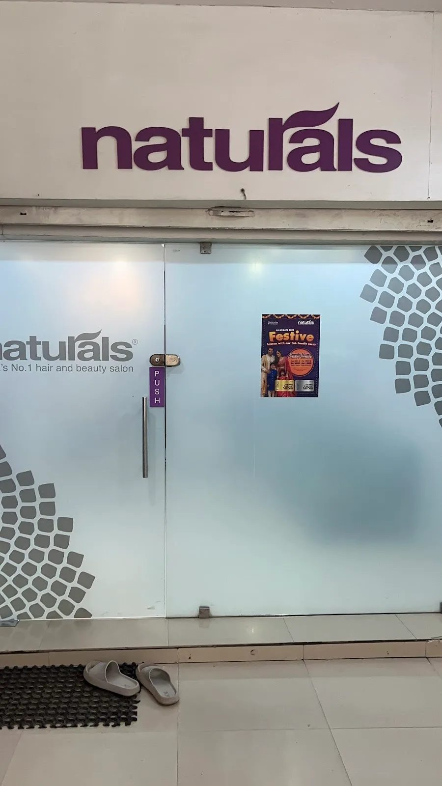 Naturals Unisex Salon & Spa