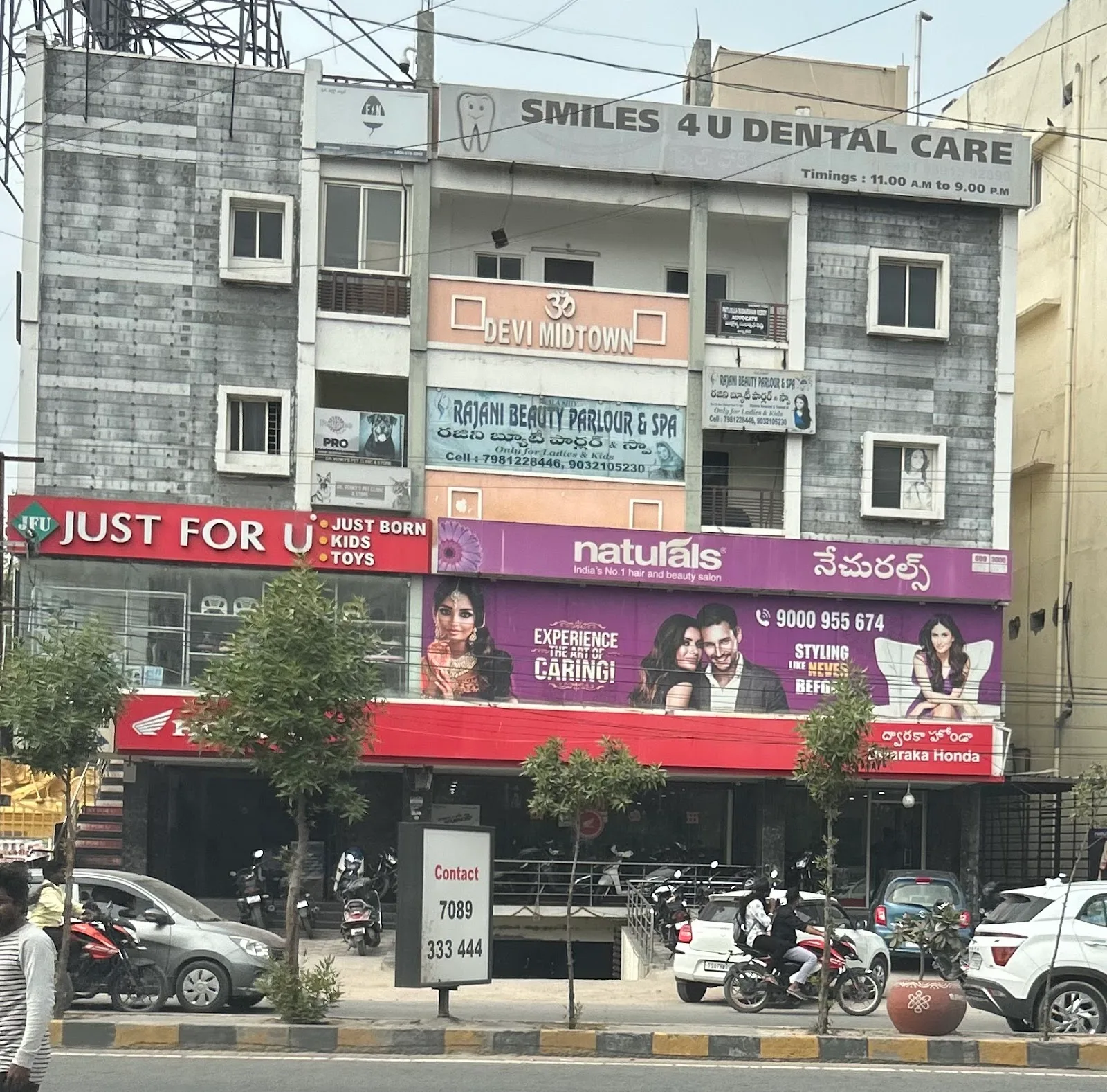Naturals Unisex Salon & Spa
