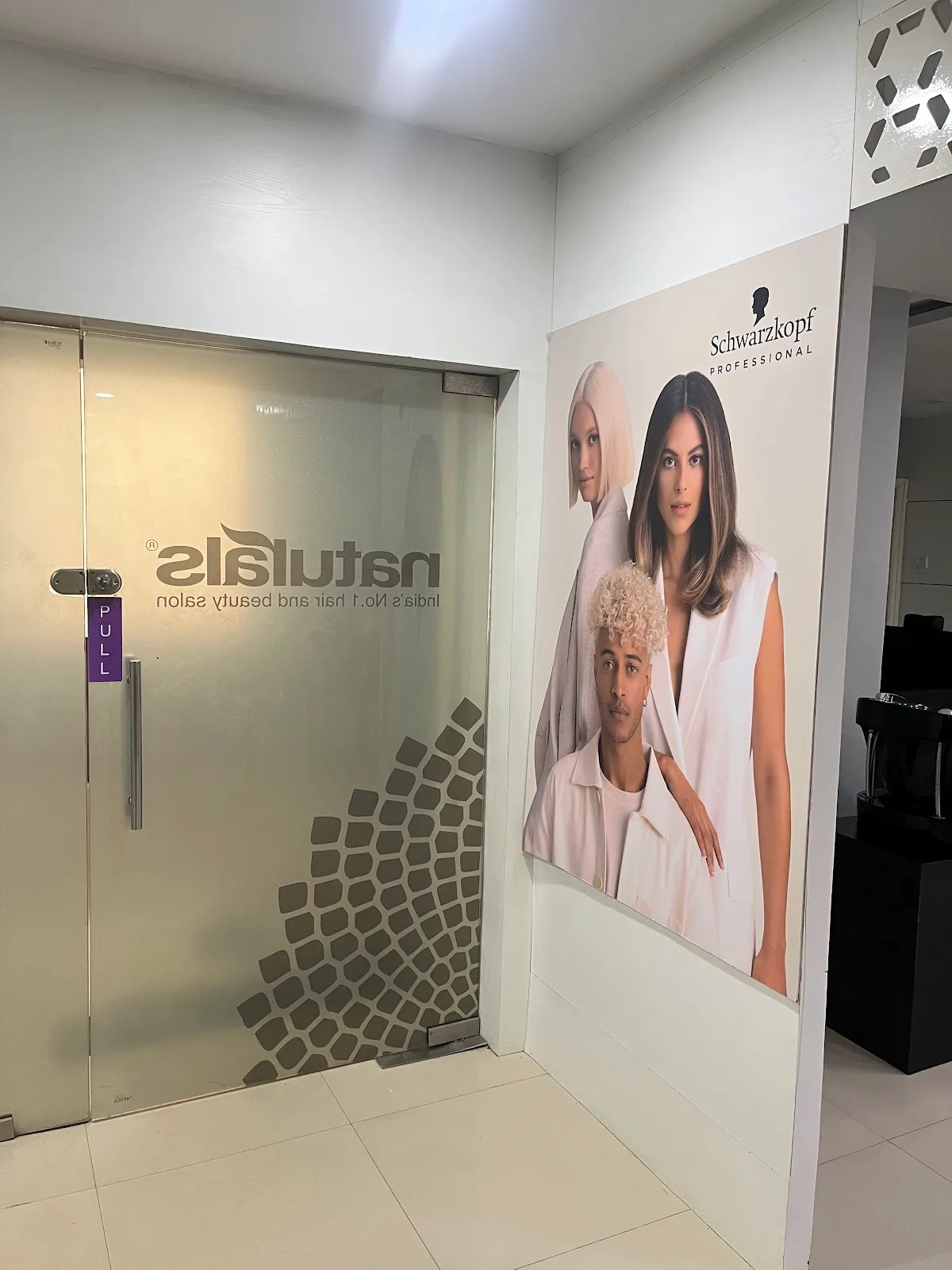 Naturals Unisex Salon & Spa
