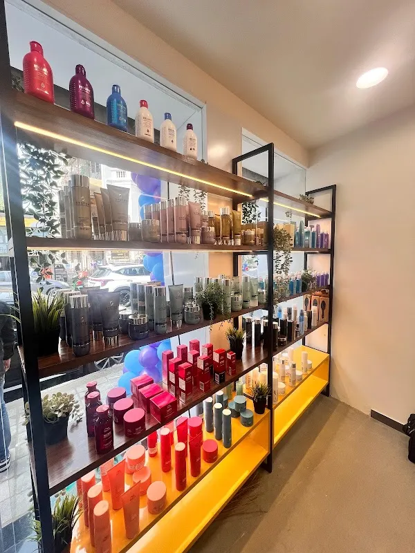 BBLUNT Salon - Colaba, Mumbai