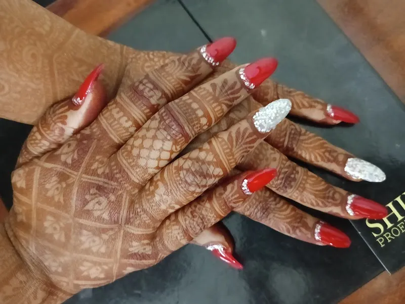 Nature salon & Academy - professional best ledies beauty, hair and nail parlour in globle city virar west
