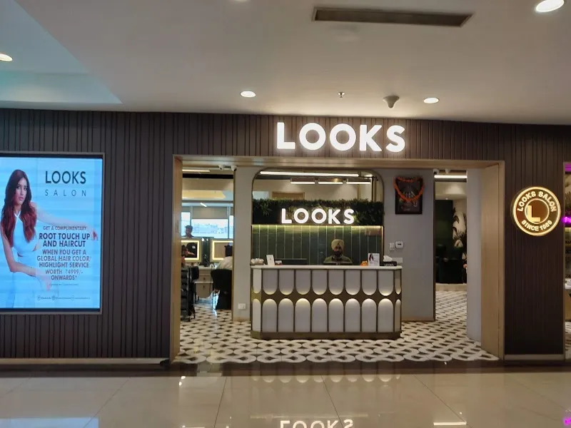 Looks Salon, Select Citywalk Mall