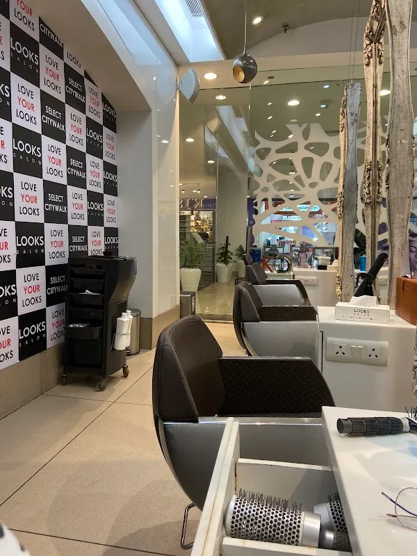 Looks Salon, Select Citywalk Mall