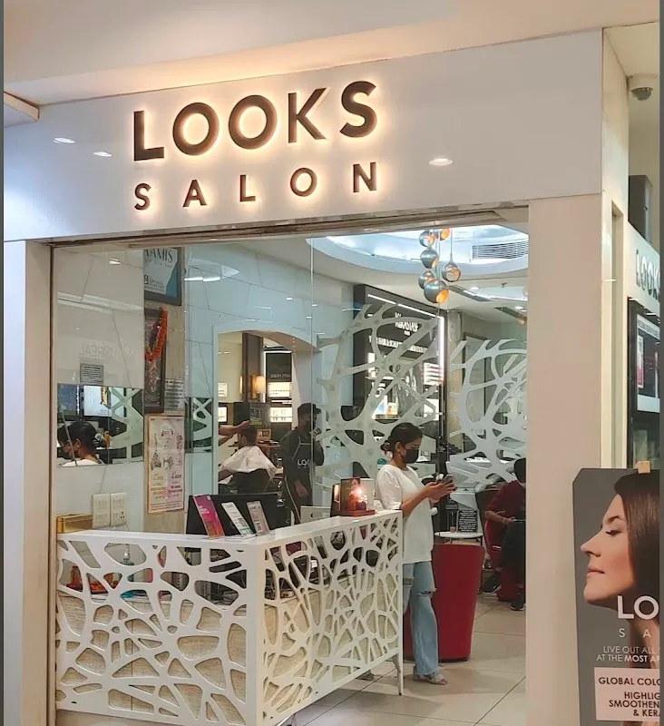 Looks Salon, Select Citywalk Mall