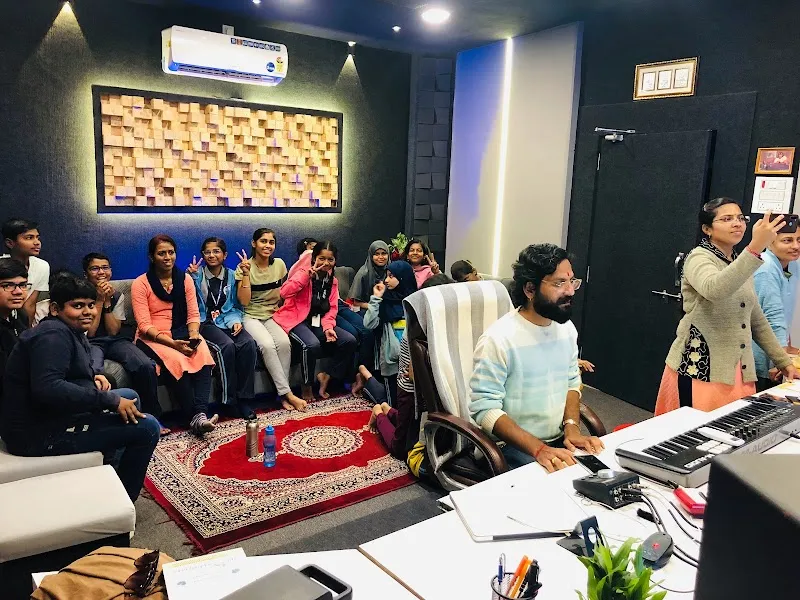 V TUNES MUSIC STUDIO