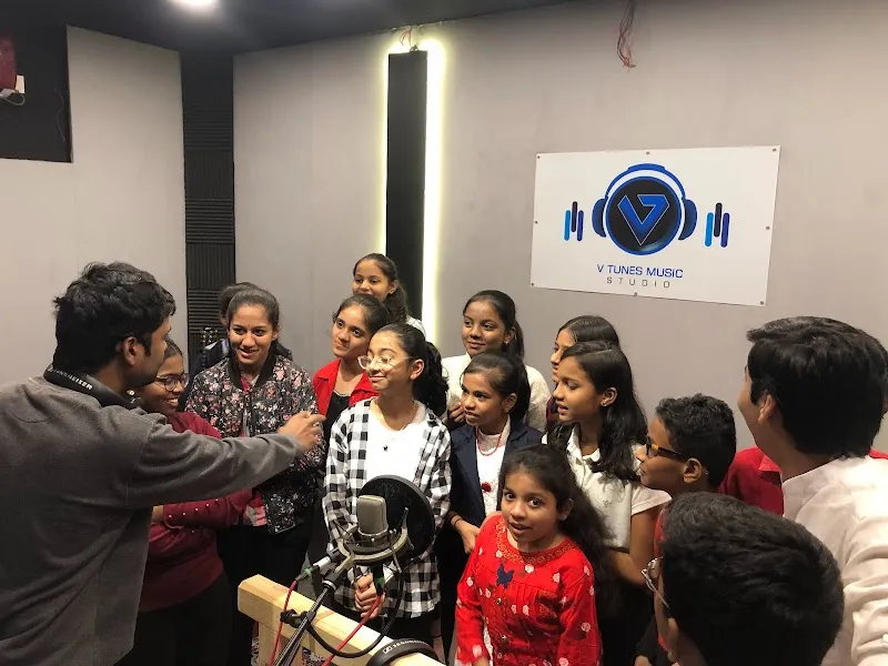 V TUNES MUSIC STUDIO