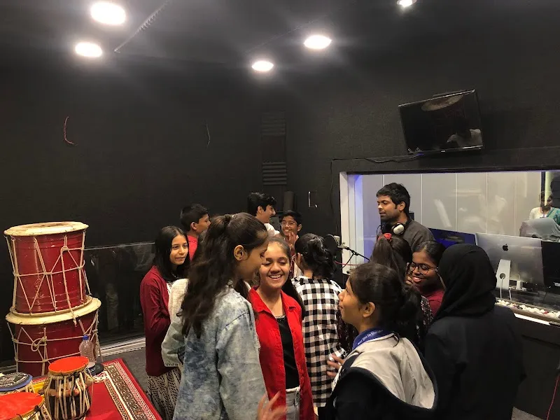 V TUNES MUSIC STUDIO