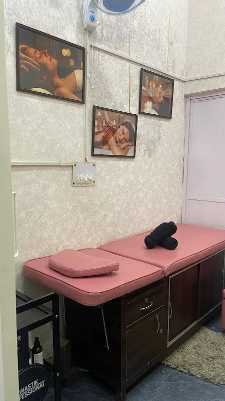 Aura Glam Luxury Salon