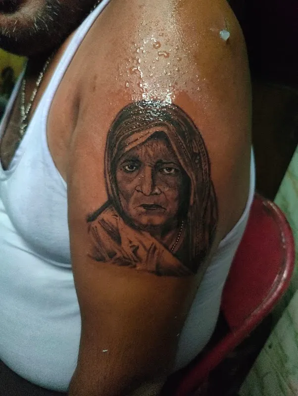 Ravan Ron Tattoo parlour