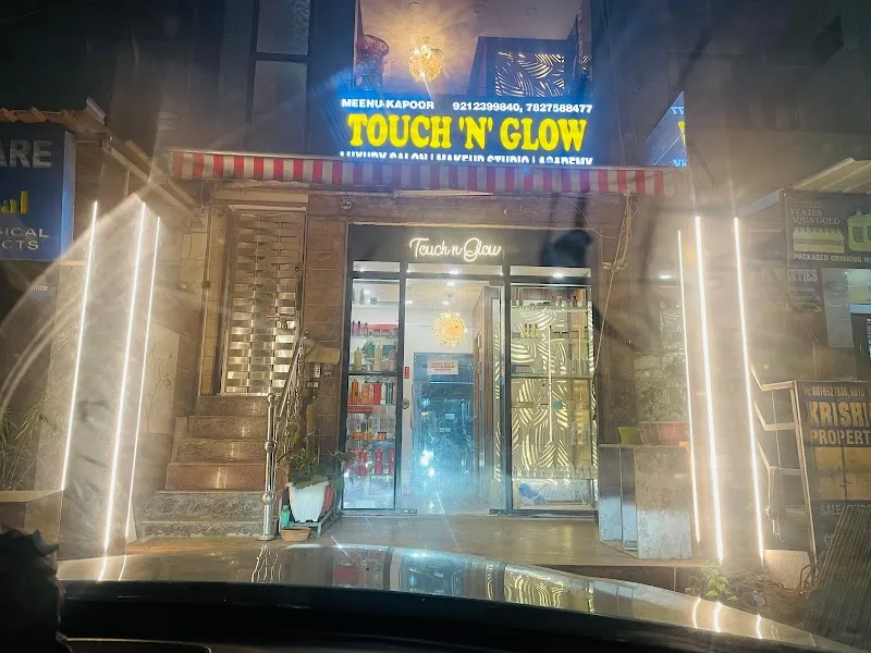 Touch 'N ' Glow Makeovers