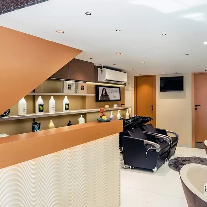 Aumento Family Salon