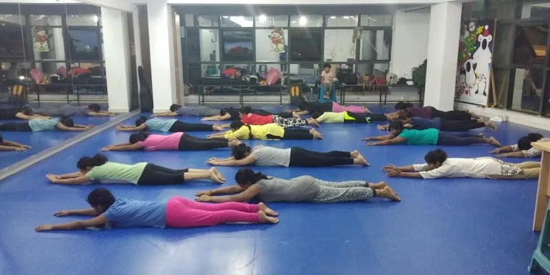 DOM'S DANCE STUDIO