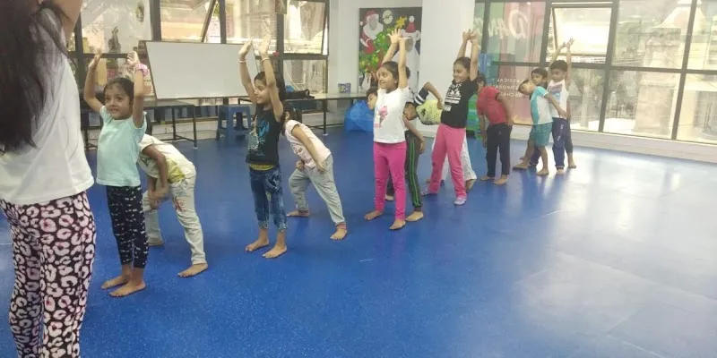 DOM'S DANCE STUDIO