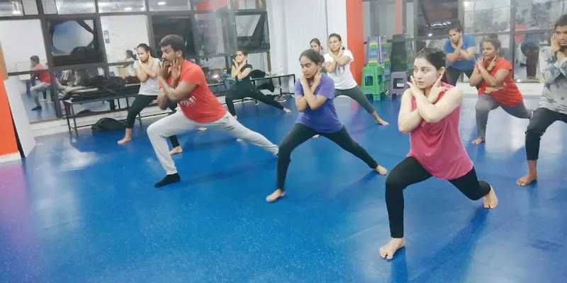 DOM'S DANCE STUDIO