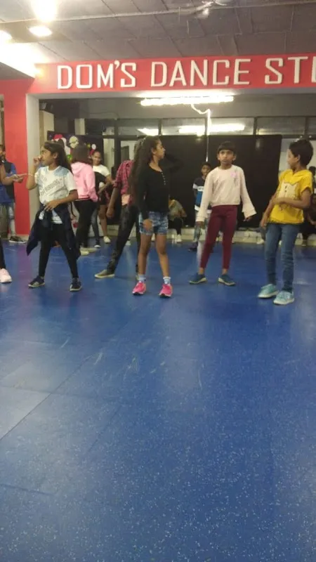 DOM'S DANCE STUDIO
