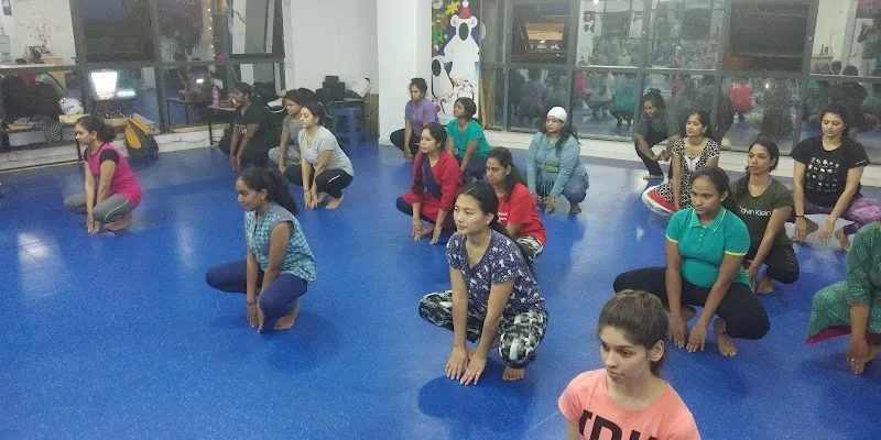 DOM'S DANCE STUDIO