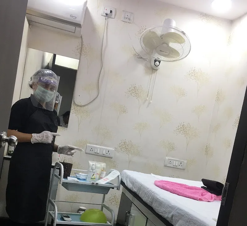 VSARA Makeup Studio & Unisex Salon