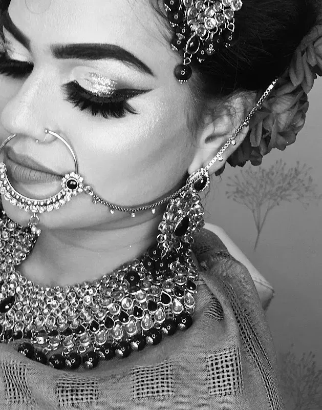 VSARA Makeup Studio & Unisex Salon