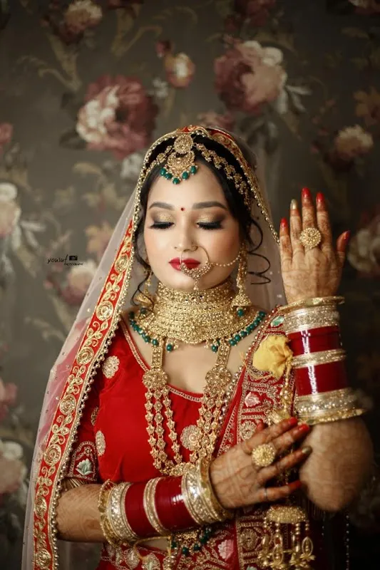 VSARA Makeup Studio & Unisex Salon