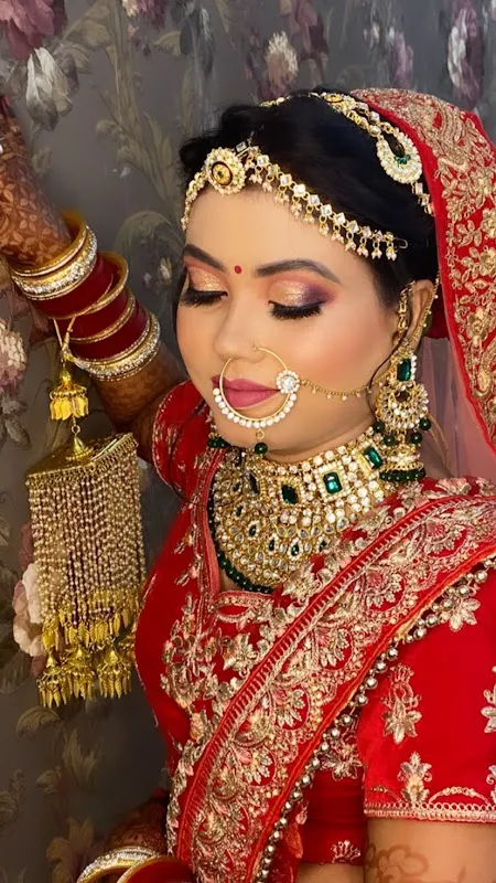 VSARA Makeup Studio & Unisex Salon