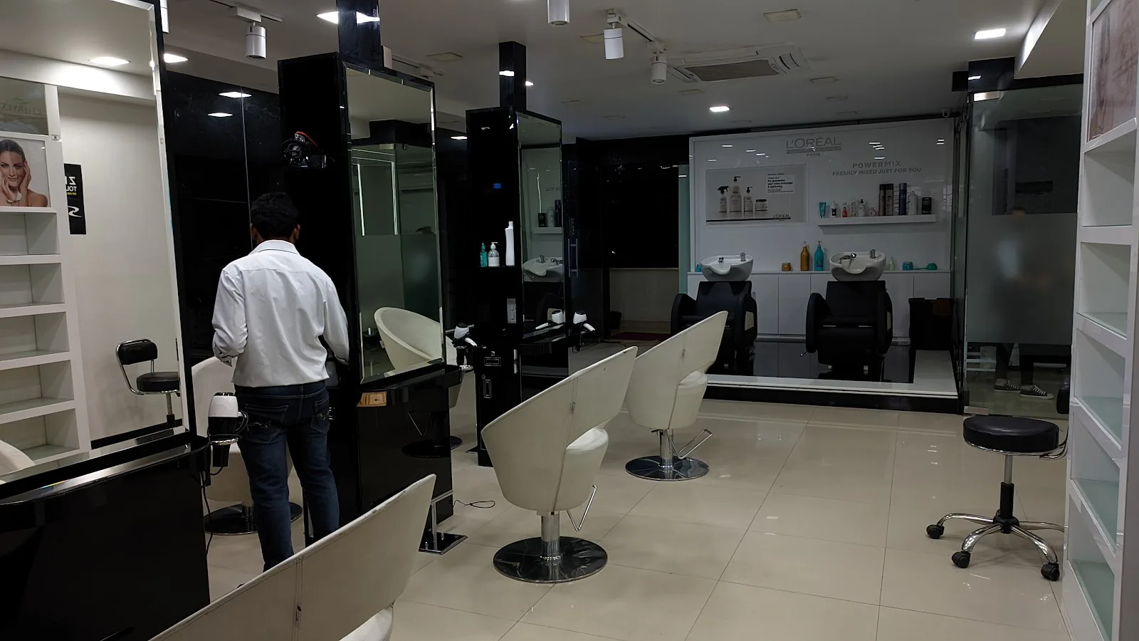 Spin Unisex Salon kengeri
