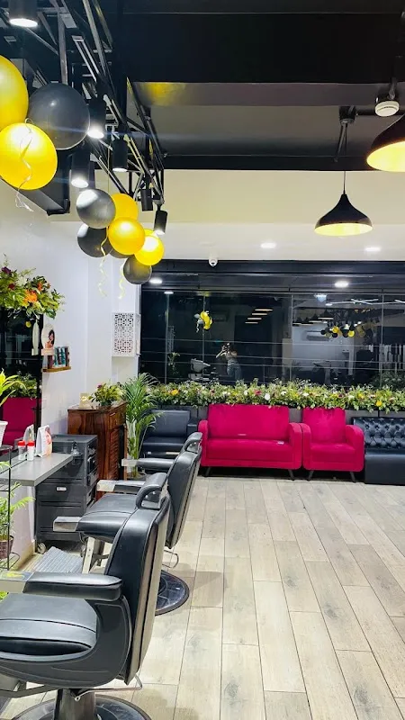 Lakme Salon For Him and Her in Vijayant Khand,Lucknow