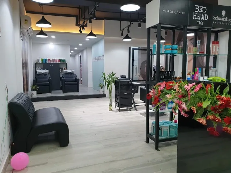Lakme Salon For Him and Her in Vijayant Khand,Lucknow