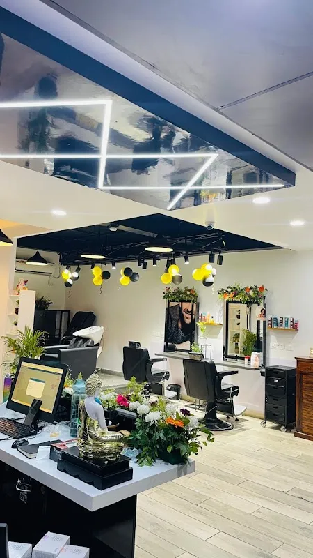 Lakme Salon For Him and Her in Vijayant Khand,Lucknow