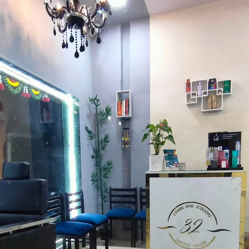 32 Combs and Scissors Unisex Salon