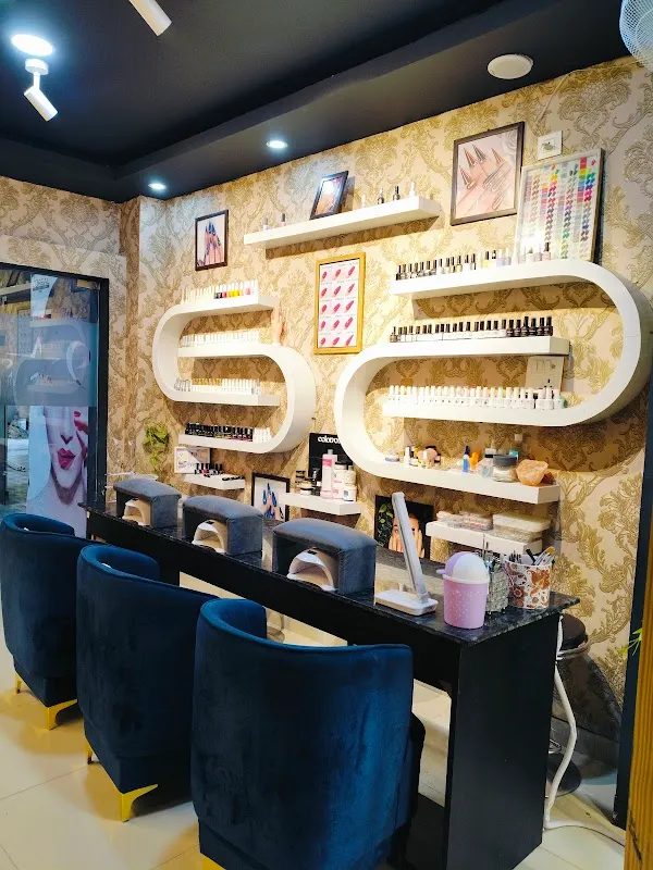 9 Star Unisex Salon
